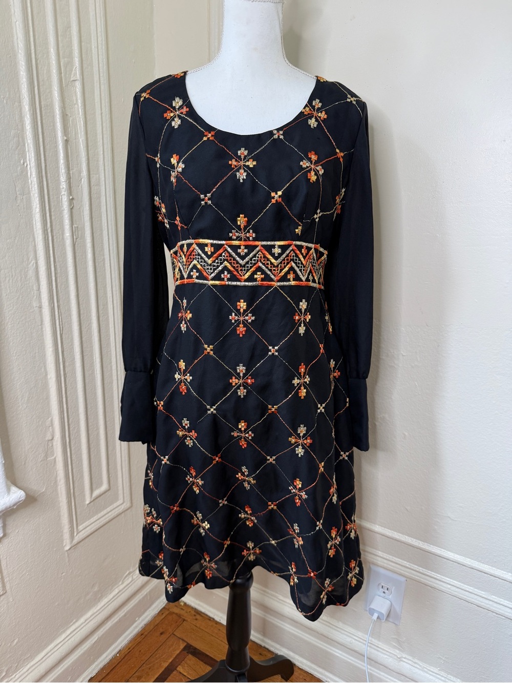 1970s Embroidered Vera Mont Paris With Sheer Cap Sleeves Hollywood Glam Dress
